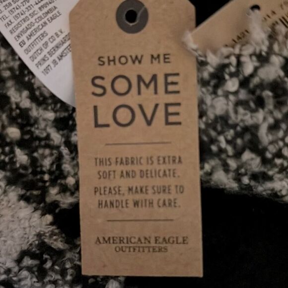 American Eagle black / white buffalo plaid XL textured blanket scarf NWT - Picture 7 of 7